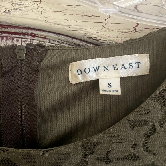 Downeast Dark green lace short sleeved with cute pattern! - Picture 2 of 7